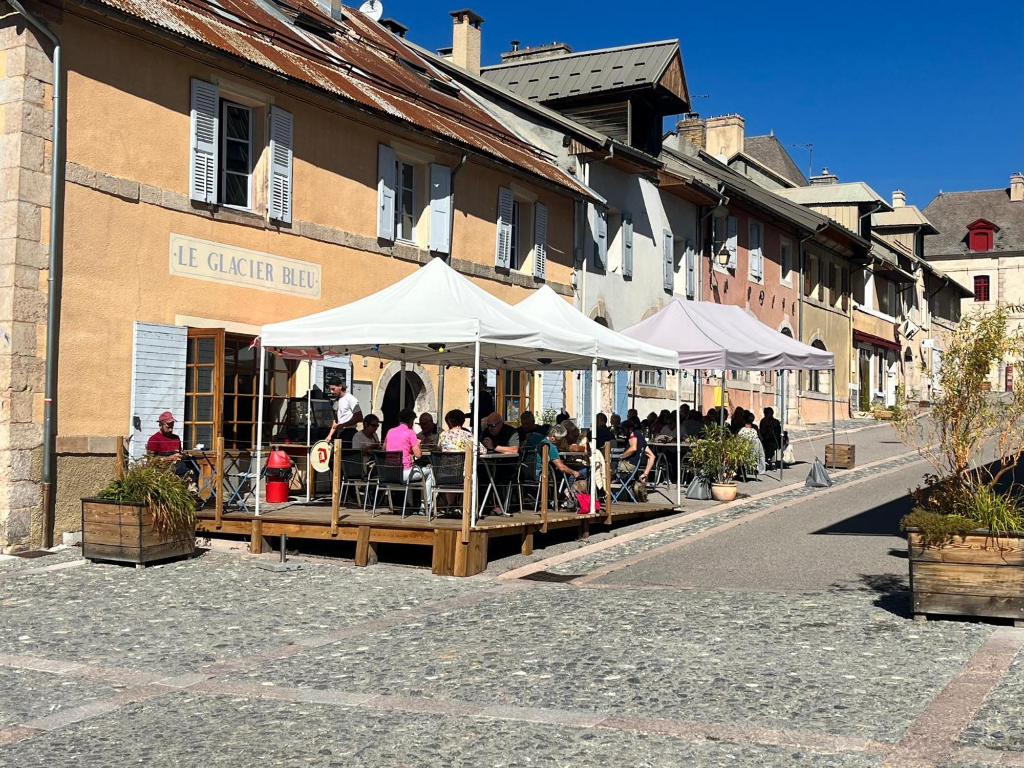 Auberge Le Glacier Bleu Mont-Dauphin Buitenkant foto