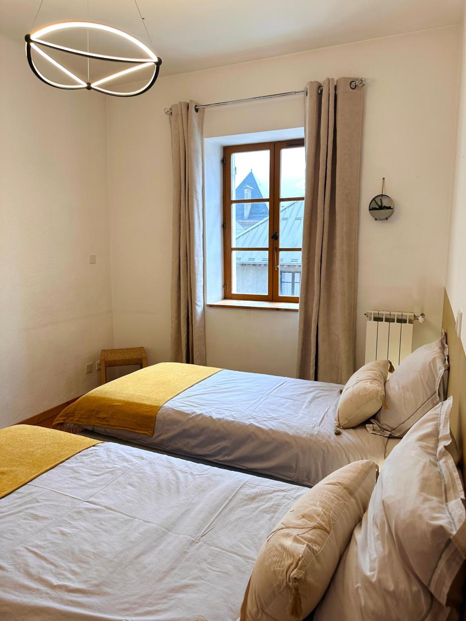 Auberge Le Glacier Bleu Mont-Dauphin Kamer foto