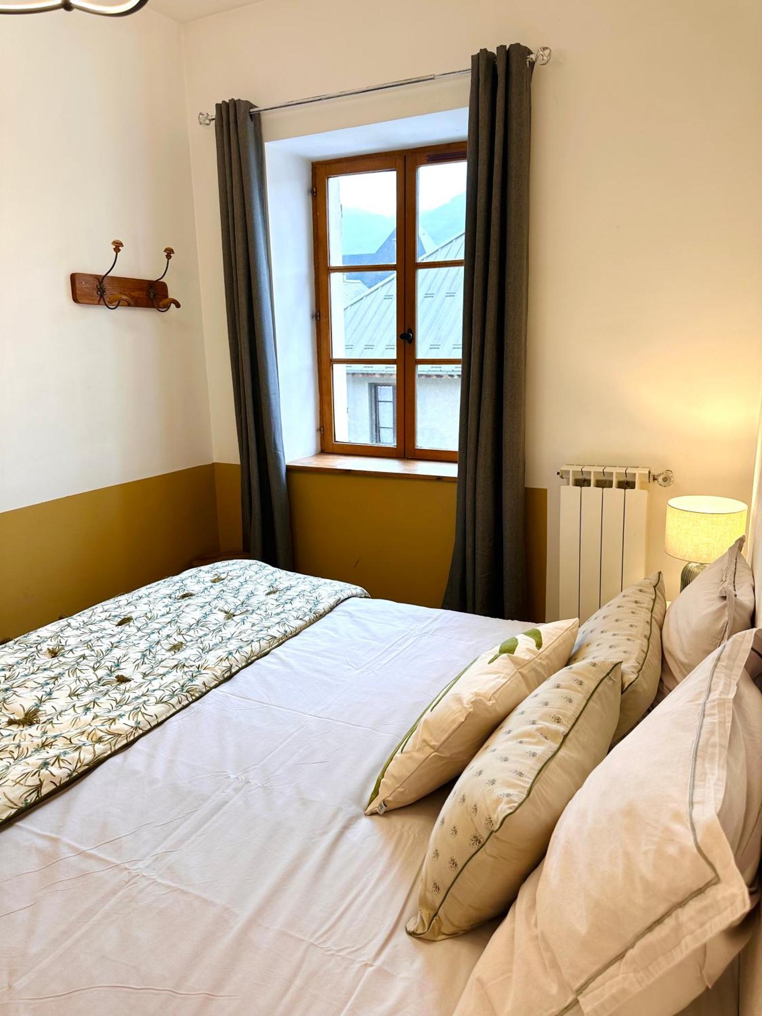 Auberge Le Glacier Bleu Mont-Dauphin Kamer foto